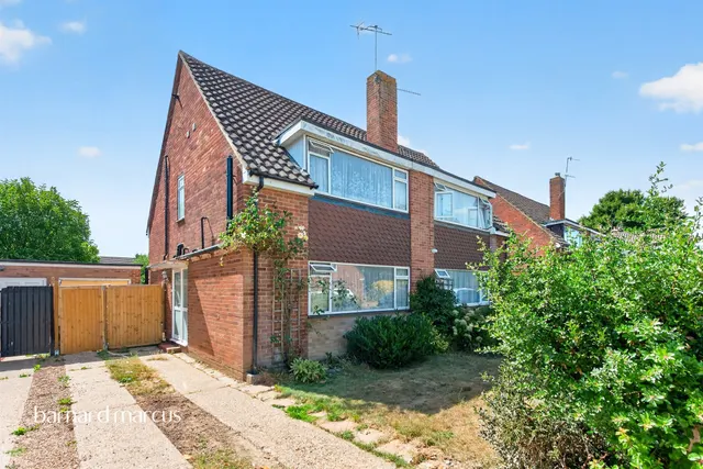 Emlyn Road, Horley, photo 1