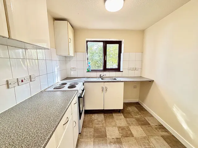 Rainham Road South, Dagenham, RM10, photo 1