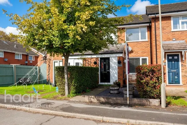 Holland Way, Newport Pagnell, MK16, photo 1