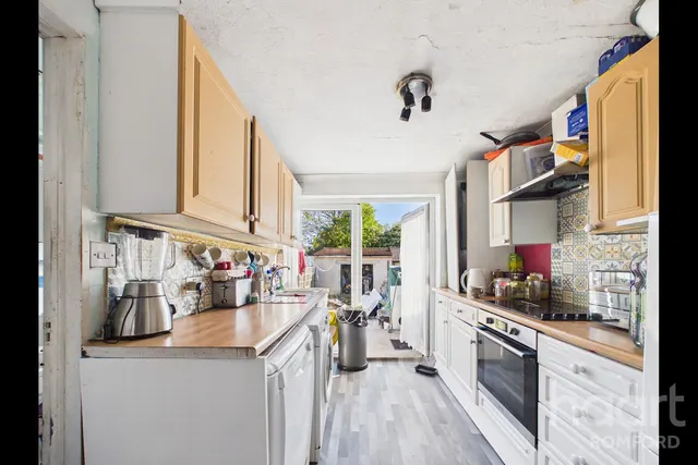 Linley Crescent, Romford, RM7, photo 3