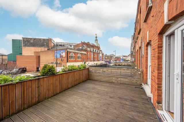 Flat 1, 106 The Broadway, London, photo 1