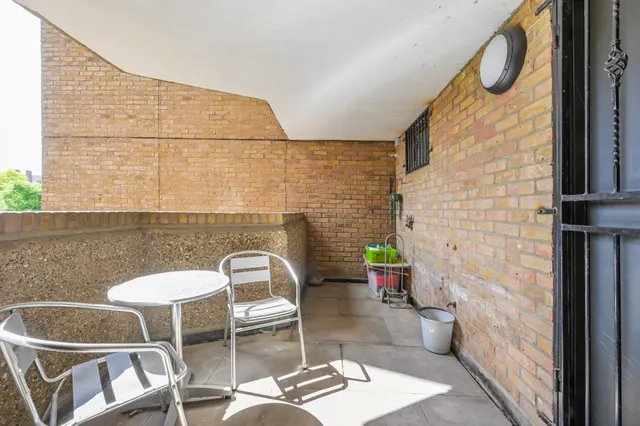 21 Burr Close, London, photo 1