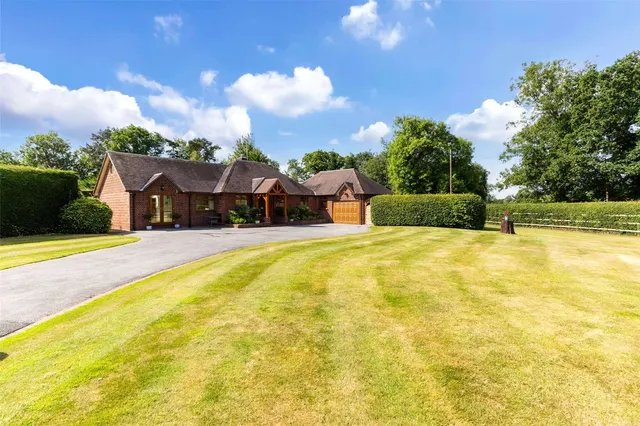 Rake Lane, Chorlton-by-Backford, Chester, Cheshire, CH2 4DF, photo 1