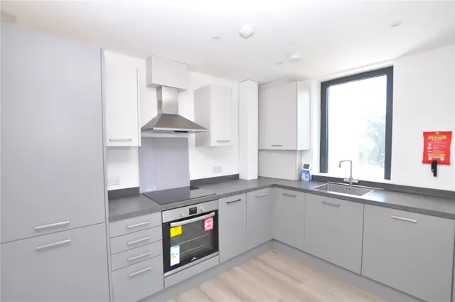Farnborough Road, Farnborough, GU14, photo 2