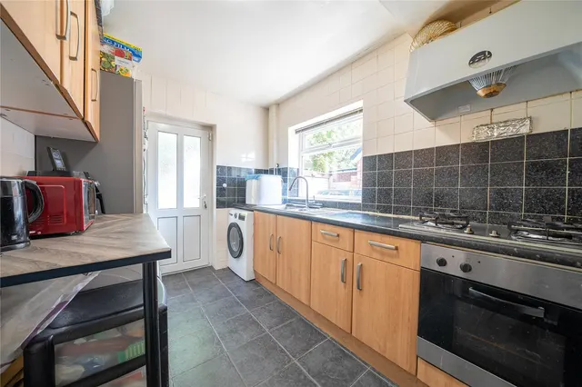 Highwood Avenue, Leeds, LS17, photo 3