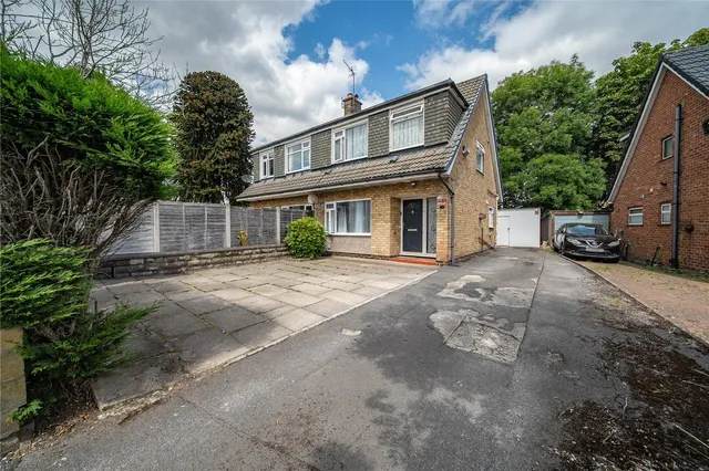 Highwood Avenue, Leeds, LS17, photo 1