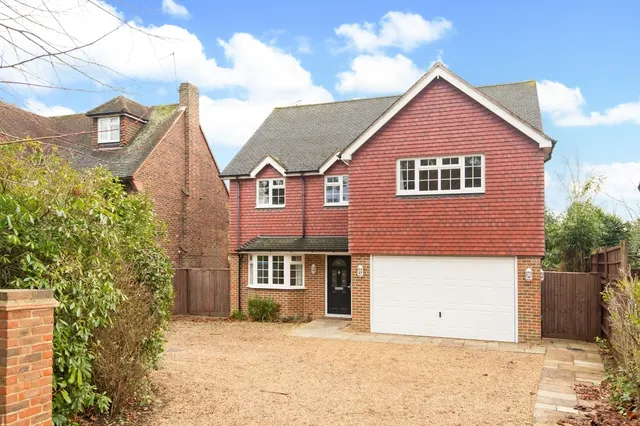 Midway Walton-On-Thames, KT12, photo 1