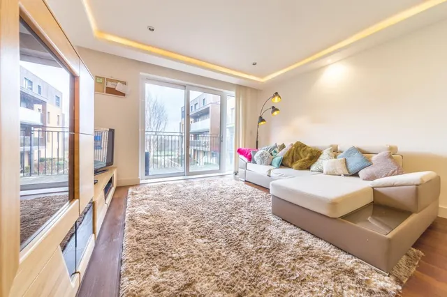 Dowding Drive, London, SE9, photo 2