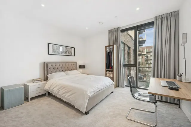 Embassy Gardens, SW11, photo 3