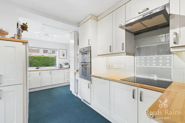 Northenden Road, Sale, M33, photo 3