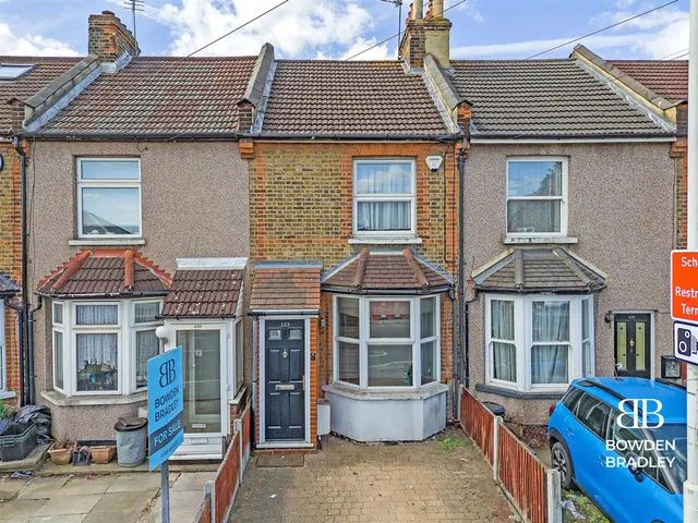Tomswood Hill, Hainault, IG6, photo 1
