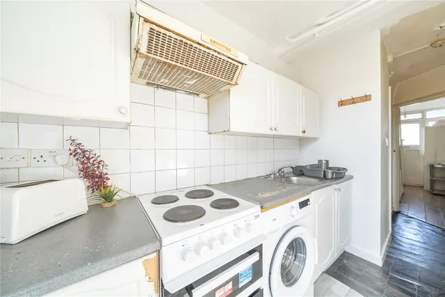 Meadway, Surbiton, KT5, photo 3