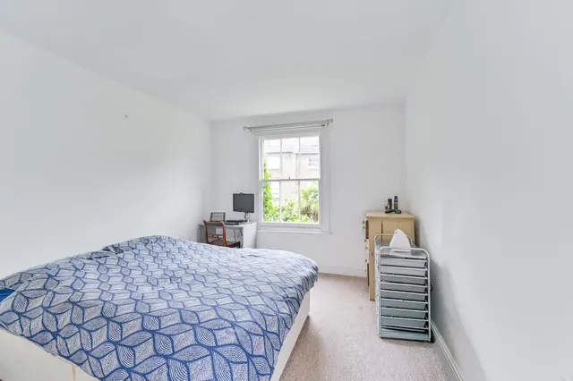 43b Handforth Road, London, photo 1