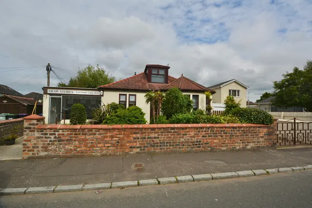 27 Shaw Road, Prestwick, KA9 2LW, photo 1