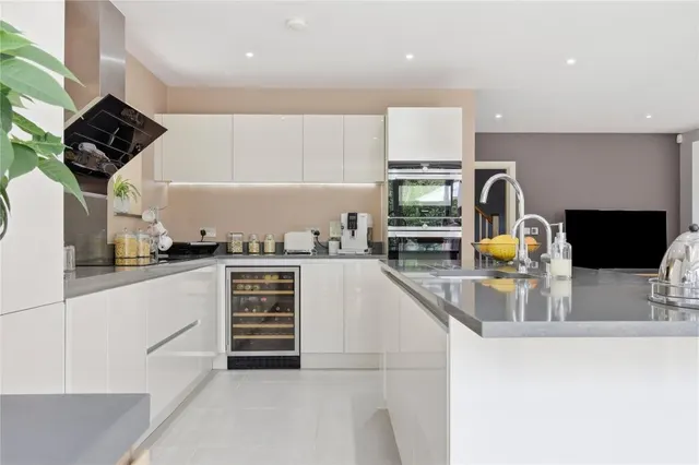 with 5 bedrooms in Radwinter, Nr Saffron Walden, CB10, photo 2
