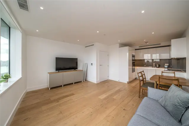 Lombard Wharf, Battersea, photo 1