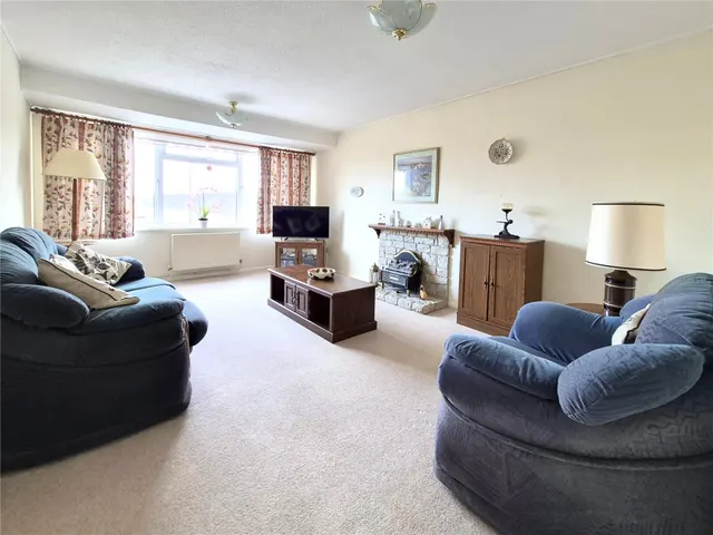 Gibson Court, Cirencester, GL7, photo 2