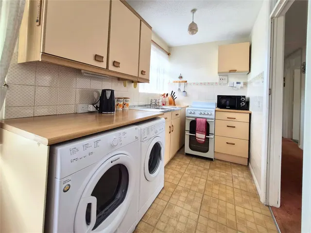 Gibson Court, Cirencester, GL7, photo 3