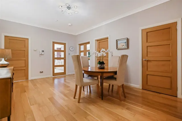 Photo 2 — Mains Avenue, Giffnock, Glasgow, East Renfrewshire, G46