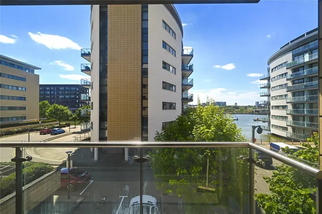 Albert Basin Way, London, E16, photo 1