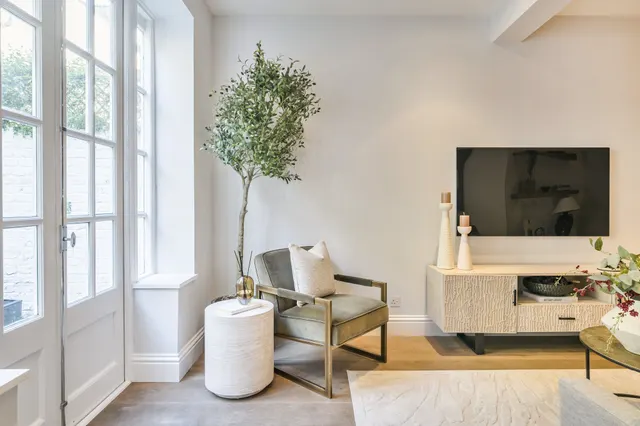 Flat F, 104 Lexham Gardens, London, photo 1