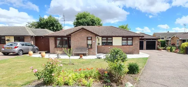 Alexandra Road, Rayleigh, Essex, SS6 8HT, photo 1