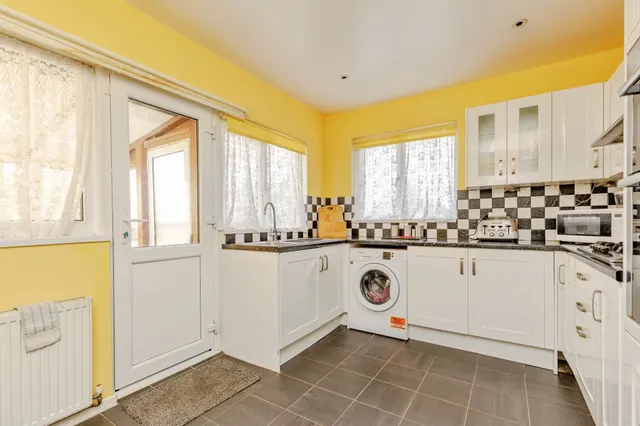 Oakwood Close, Hastings, TN34, photo 3