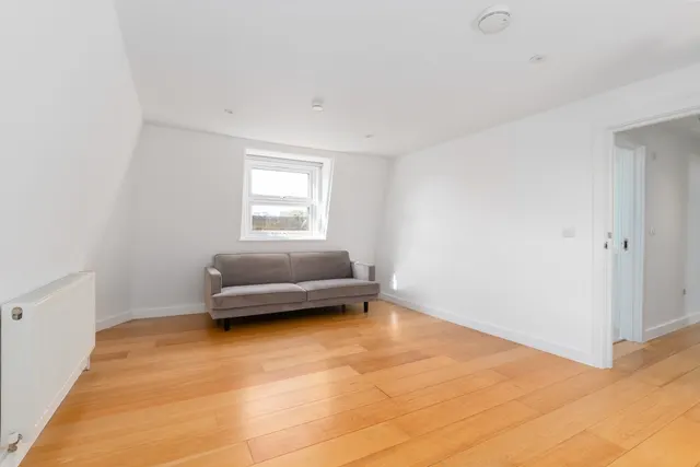 White Horse Road, E1, photo 1