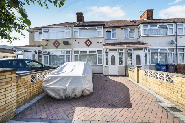 Marlborough Road, Southall, UB2, photo 1