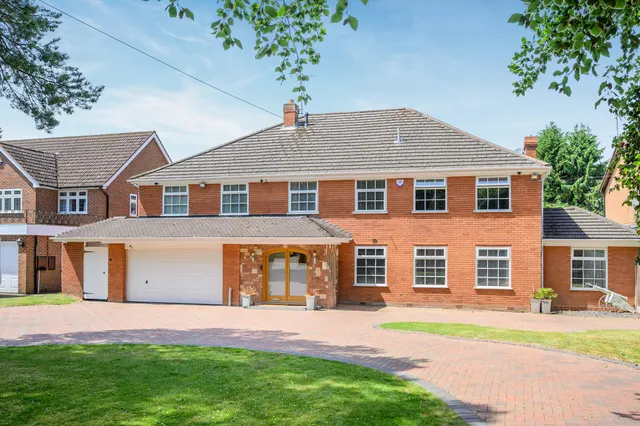 Lady Byron Lane, Knowle, B93, photo 1