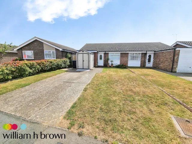 Laburnum Crescent, Kirby Cross, CO13, photo 1