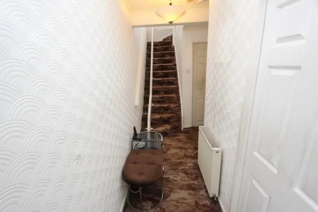 Photo 3 — 82 Stoneside Drive