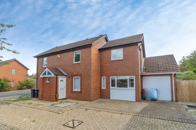 Downland, Two Mile Ash, Milton Keynes, Buckinghamshire, MK8, photo 1