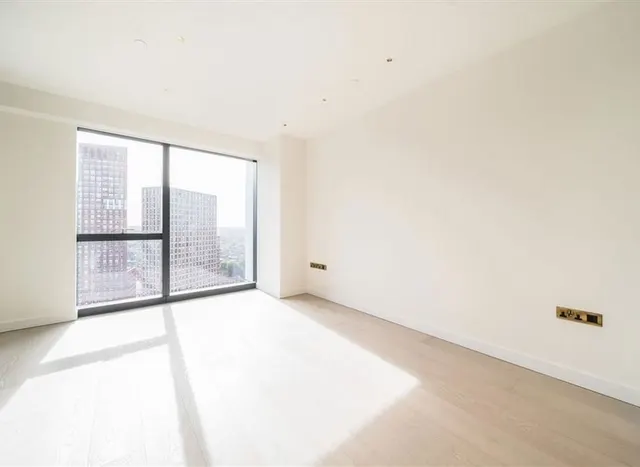 Nine Elms Lane, Nine Elms, SW8, photo 2