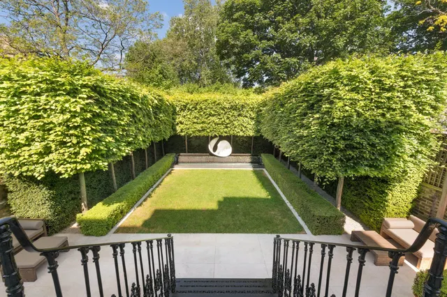 Photo 3 — Tregunter Road, Chelsea, London, SW10 9LR