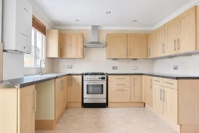 Photo 2 — Winterbourne Close, Hastings, East Sussex, TN34 1XG