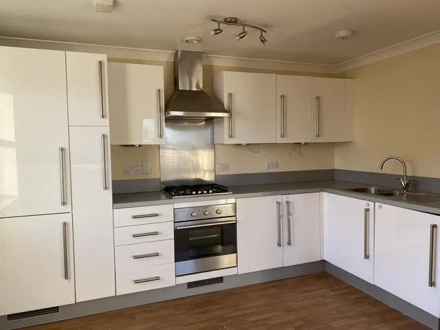 Photo 2 — Lawn Road, Northfleet, Kent DA11 9HW