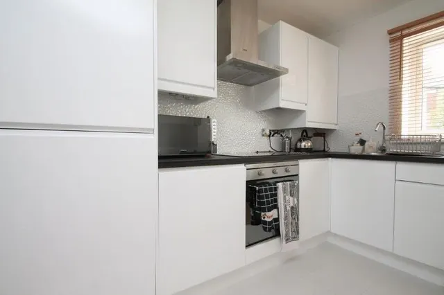 112A Belton Way, London E3 4BF, photo 1
