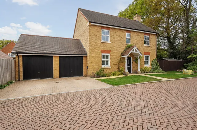 Tithe Lane, West End, Woking, Surrey, GU24 9FY, photo 1