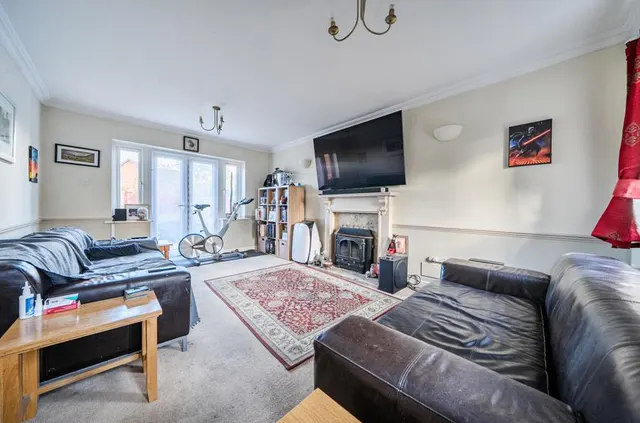 Barclay Close, Charndon, OX27, photo 2