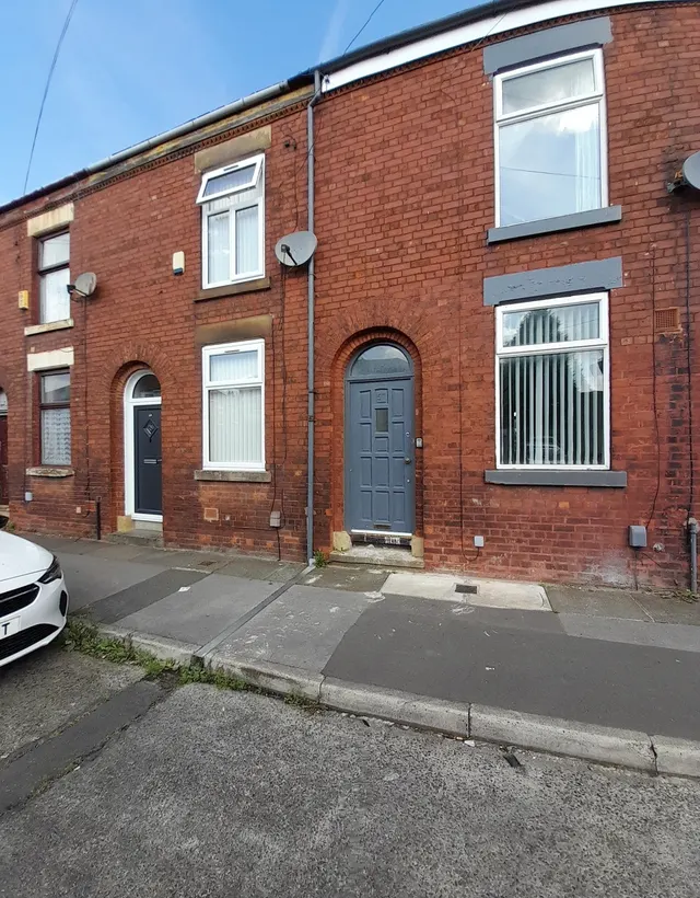 High Street, Droylsden, M43, photo 1