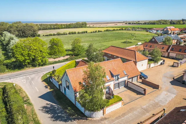 Detached Four Bedroom Home in the Coa, photo 1