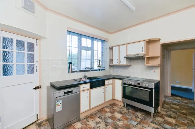 Staveley Road, Eastbourne, BN20, photo 3