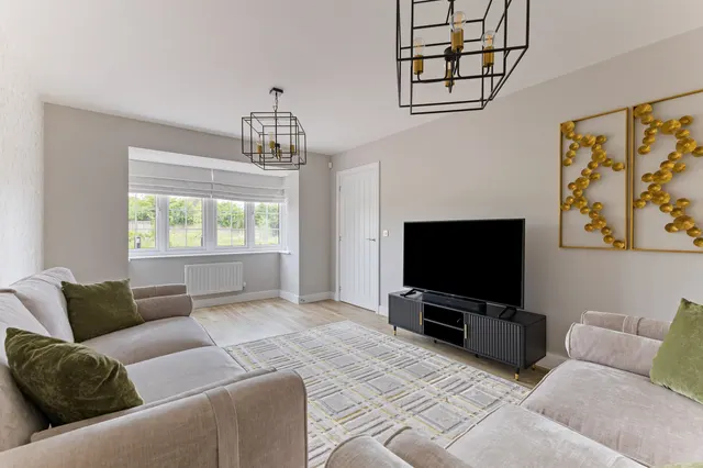 Photo 3 — Elizabeth Gardens, Goffs Oak, EN7