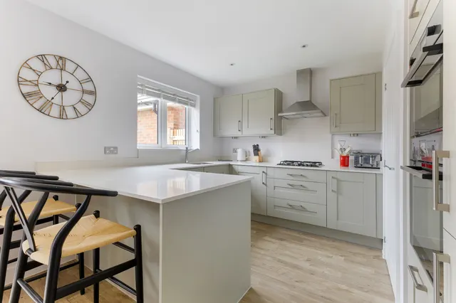Photo 2 — Elizabeth Gardens, Goffs Oak, EN7