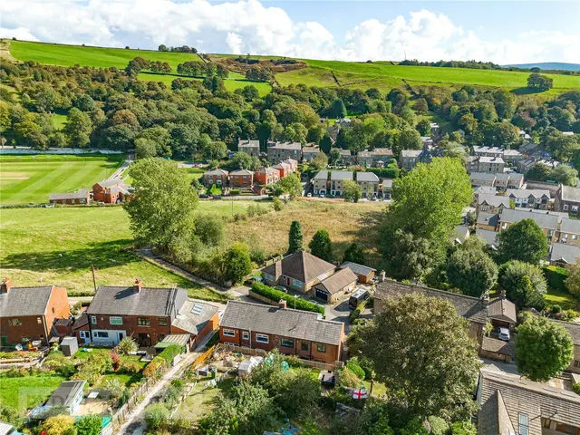 Hill End Road, Delph, OL3, photo 2