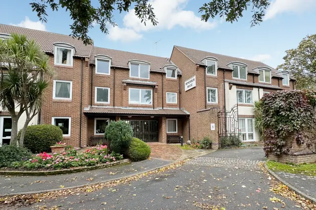 Hunting Gate, Birchington, CT7, photo 1