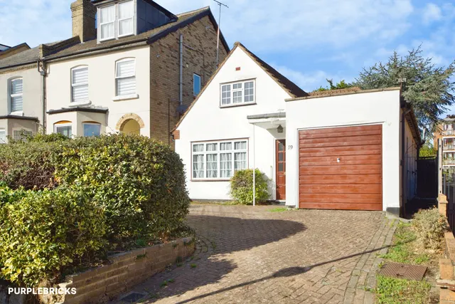 Friern Park, London, N12, photo 1