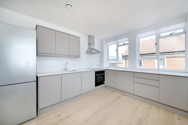 Stonhouse Street, London, SW4, photo 2