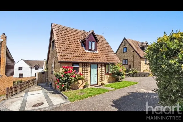 Cotman Avenue, Lawford, CO11, photo 1